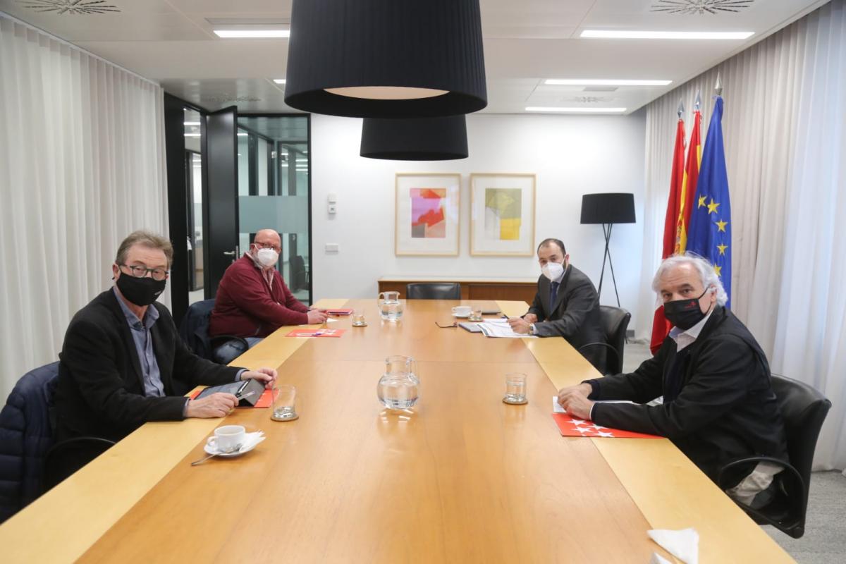 Participantes en la reunión en la Consejería de Economía