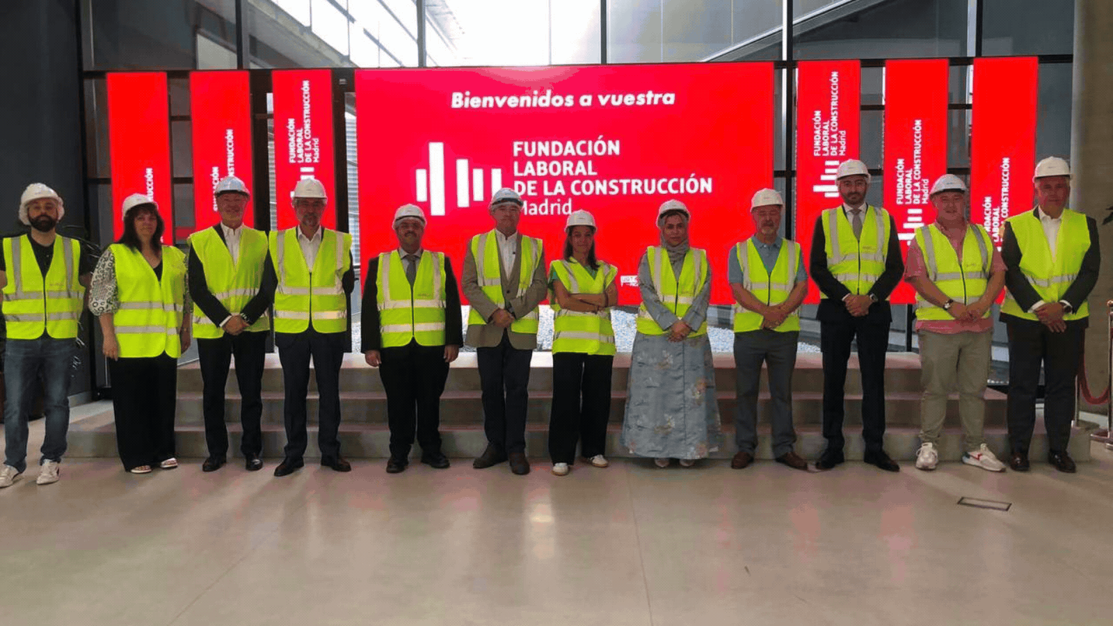Visita de una delegación internacional a la FLC