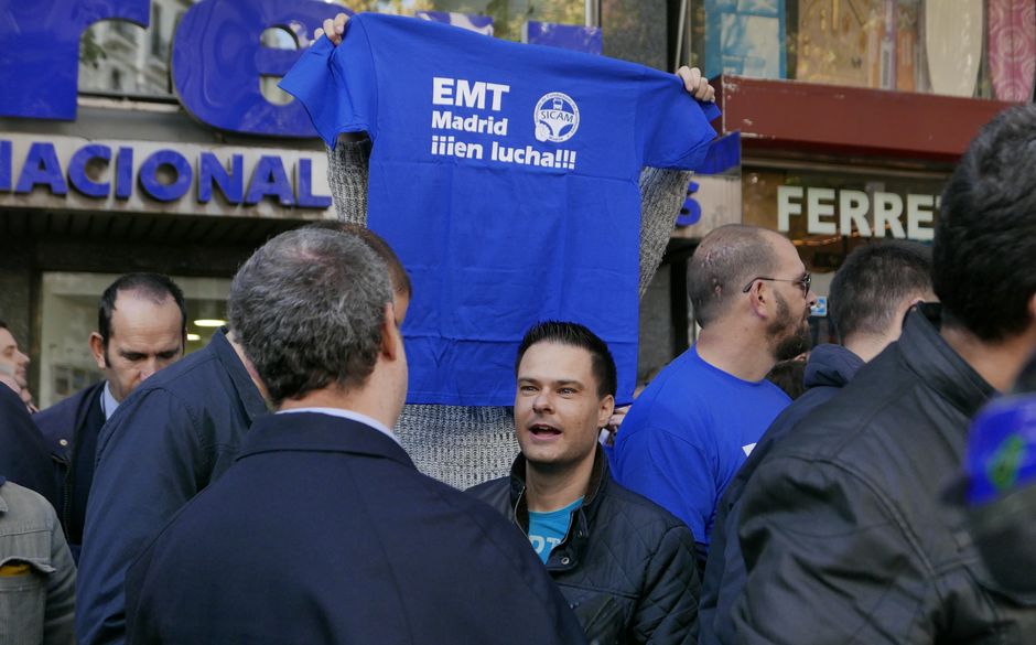 Concentración en defensa de la EMT frente a la sede del PP en Madrid