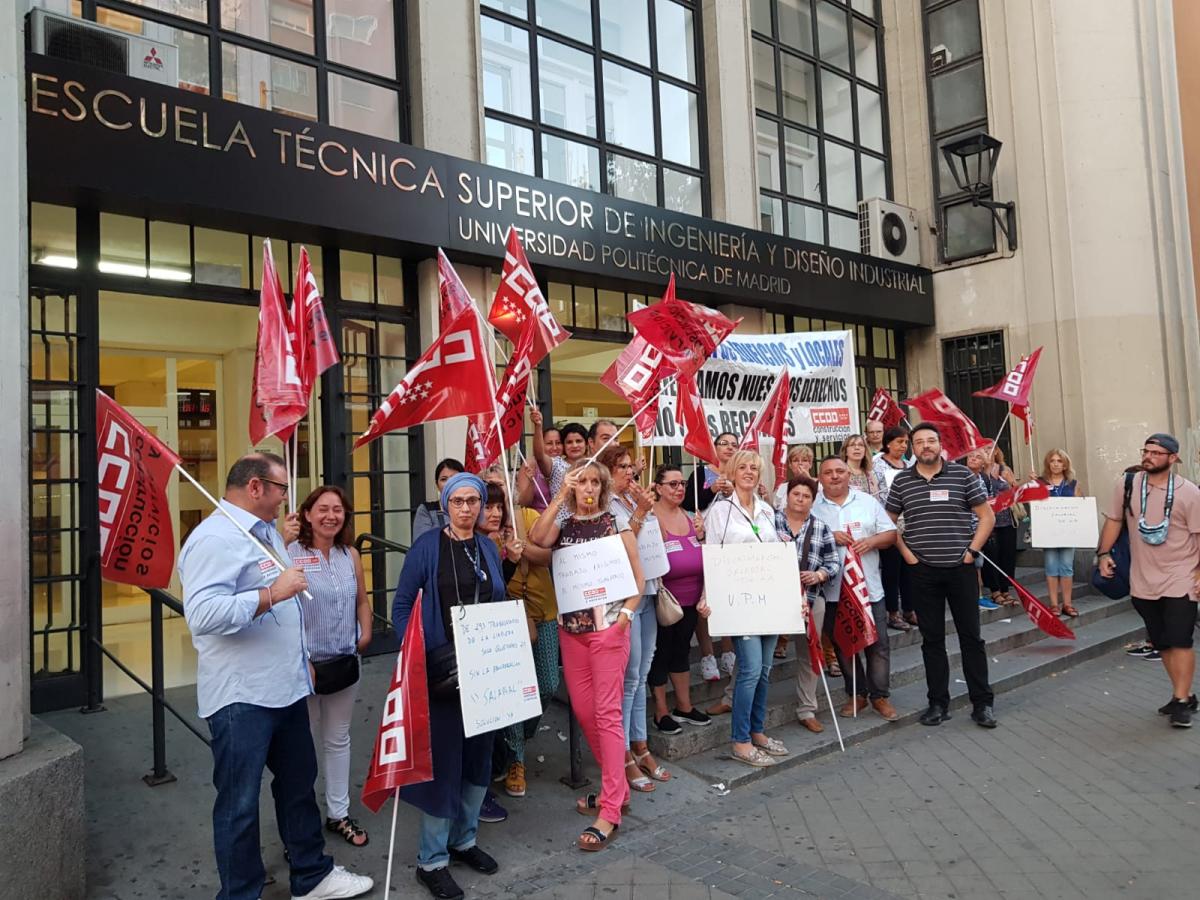 Seguimiento masivo en la primera jornada de huelga del servicio de limpieza en dos Escuelas de la Politécnica