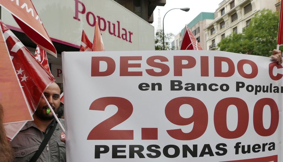 Concentración contra el brutal recorte de plantilla en el grupo Banco Popular