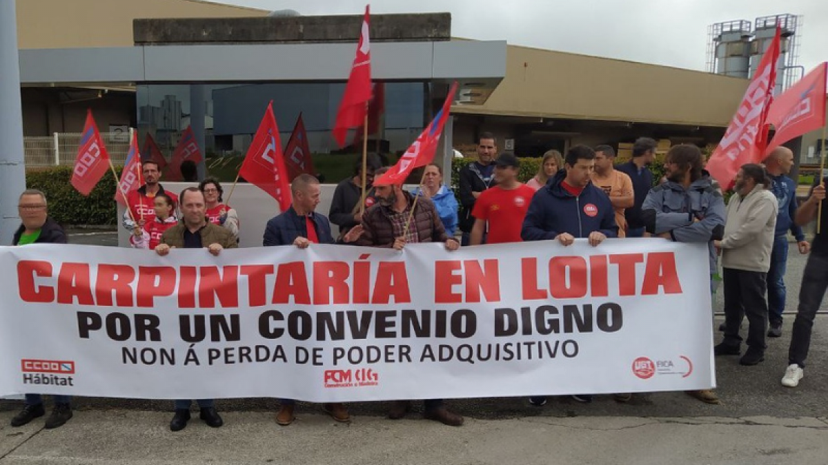 Cuarta concentración de trabajadores y trabajadoras de la Carpintería y Ebanistería de A Coruña