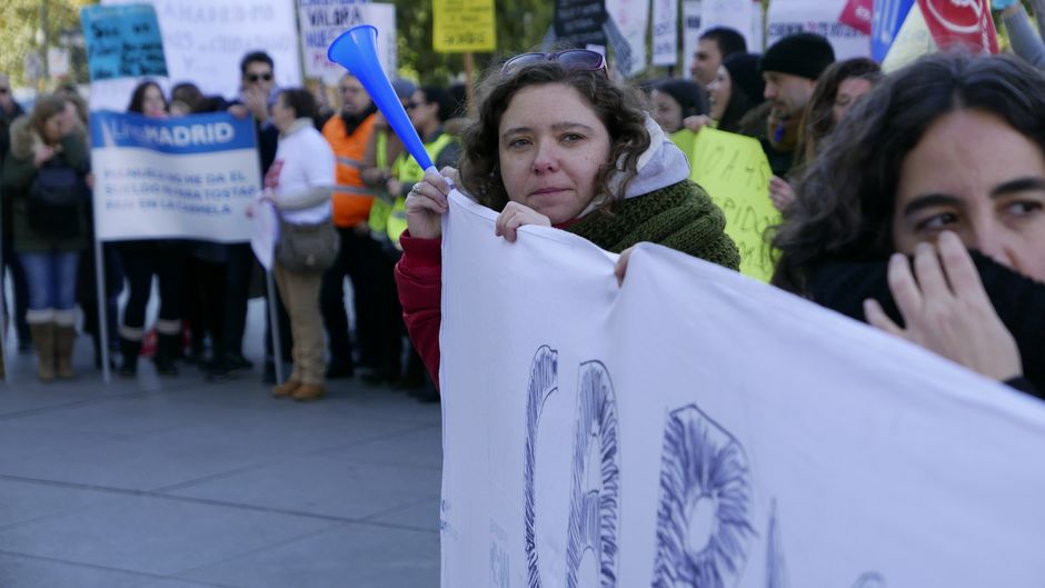 Concentración de trabajadoras de Linea Madrid en Cibeles