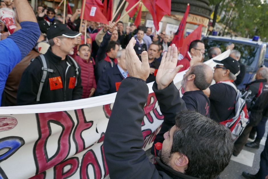 Concentración en defensa de la EMT frente a la sede del PP en Madrid