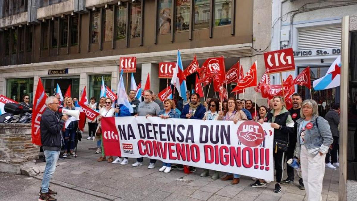 A Limpeza de Lugo concéntrase para reivindicar a dignificación dos seus soldos e condicións laborais