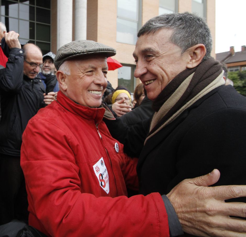 Antonio García a la derecha, servicios jurídicos de CCOO Madrid, José Alcaráz, de los 8 de Airbus