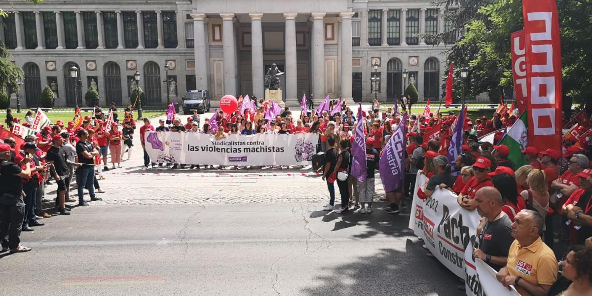 La concentración contra la violencia machista confluye con la manifestación en defensa de la industria