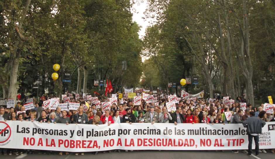 Manifestación en Madrid contra la pobreza, la desigualdad y los Tratados de Libre Comercio CETA, TTIP y TISA