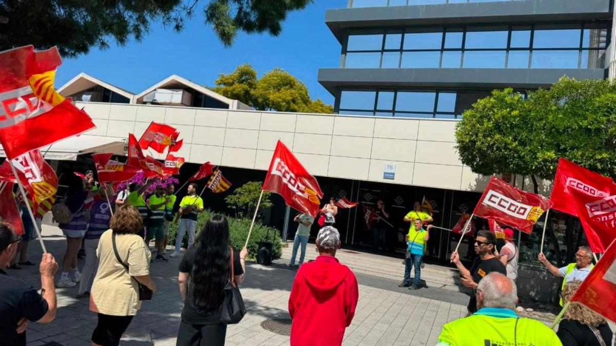 La plantilla de Urbaser se moviliza en Mercabarna ¡Por un convenio justo!