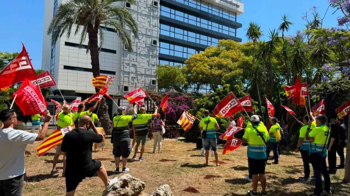 La plantilla de Urbaser se moviliza en Mercabarna ¡Por un convenio justo!