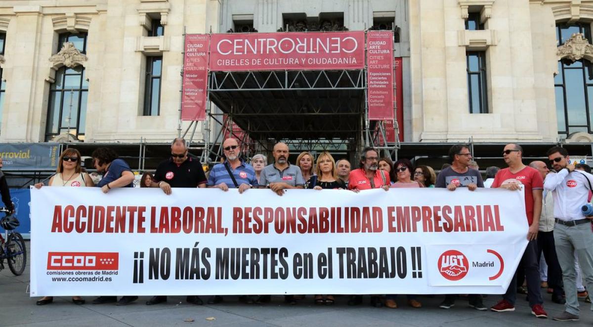 Concentración en Cibeles para recordar al trabajador fallecido el pasado sábado en Mercamadrid
