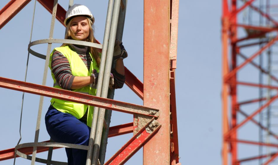 El salario anual de las mujeres debería incrementarse un 30% para equipararse al de los hombres