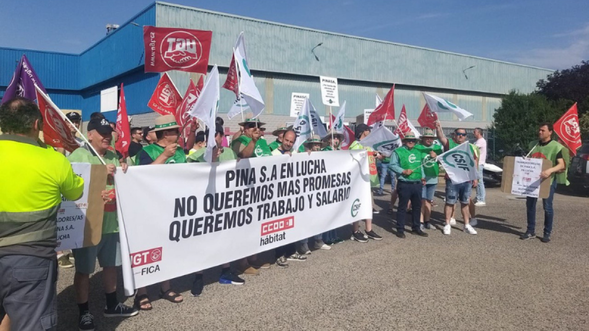 La plantilla de PINASA vuelve a concentrarse mientras la empresa sigue debindoles los dos ltimos meses