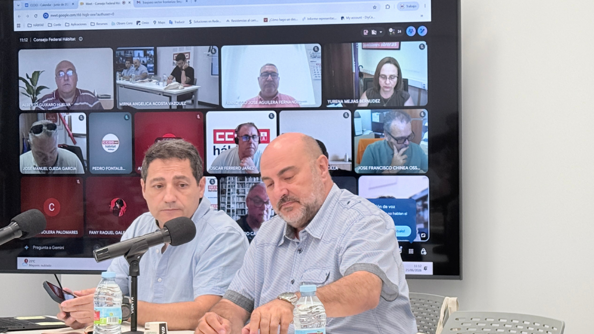Preside la mesa Pablo del Castillo, secretario general de CCOO del Hábitat de Aragón
