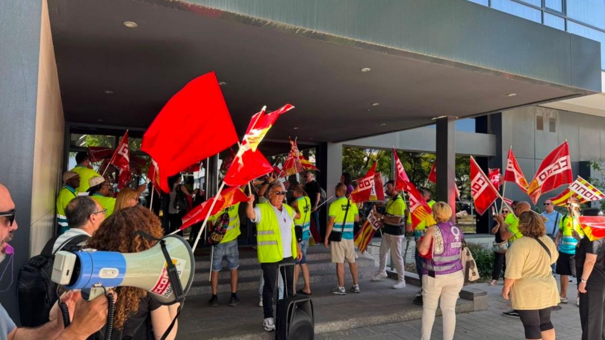 La plantilla de Urbaser se moviliza en Mercabarna ¡Por un convenio justo!