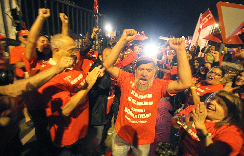 Trabajadores de Coca Cola entran en la fábrica tras 20 meses de protesta