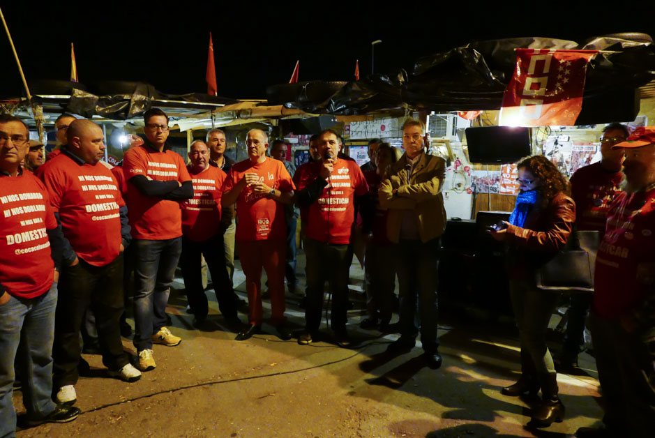 Los trabajadores de Coca Cola entran a trabajar en la fábrica tras más de un año de lucha