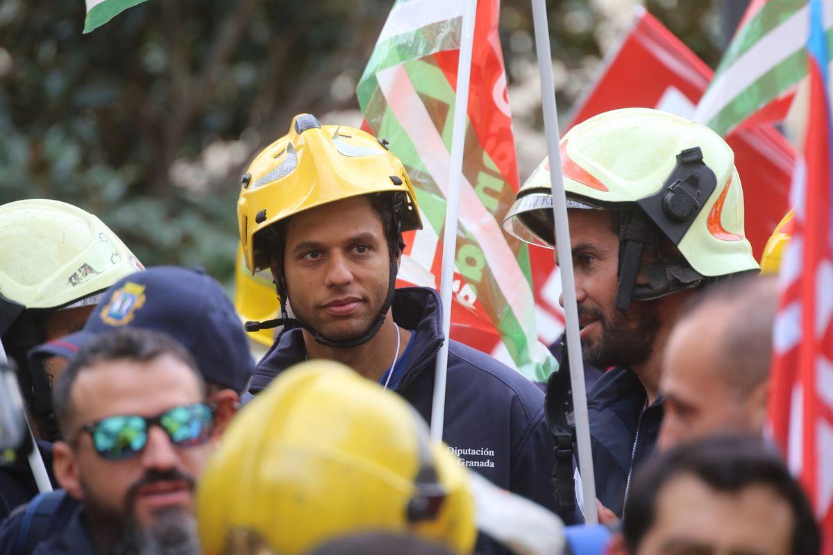 Manifestación en Madrid por una regulación estatal consensuada para los bomberos