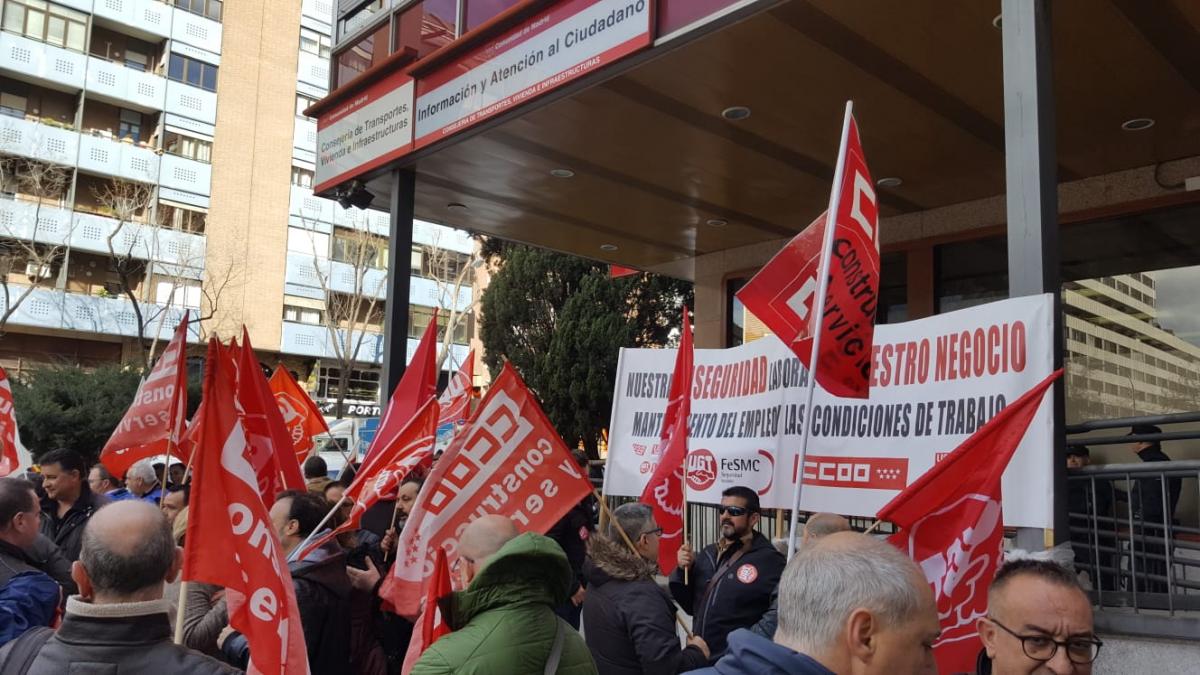 Concentración de la plantilla de Ombuds ante la Consejería