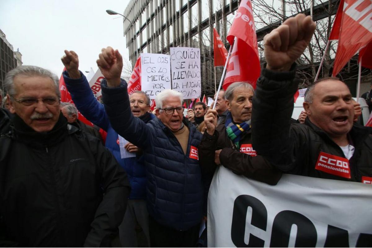 Cientos de personas vuelven a concentrarse en Madrid en defensa del sistema público de pensiones