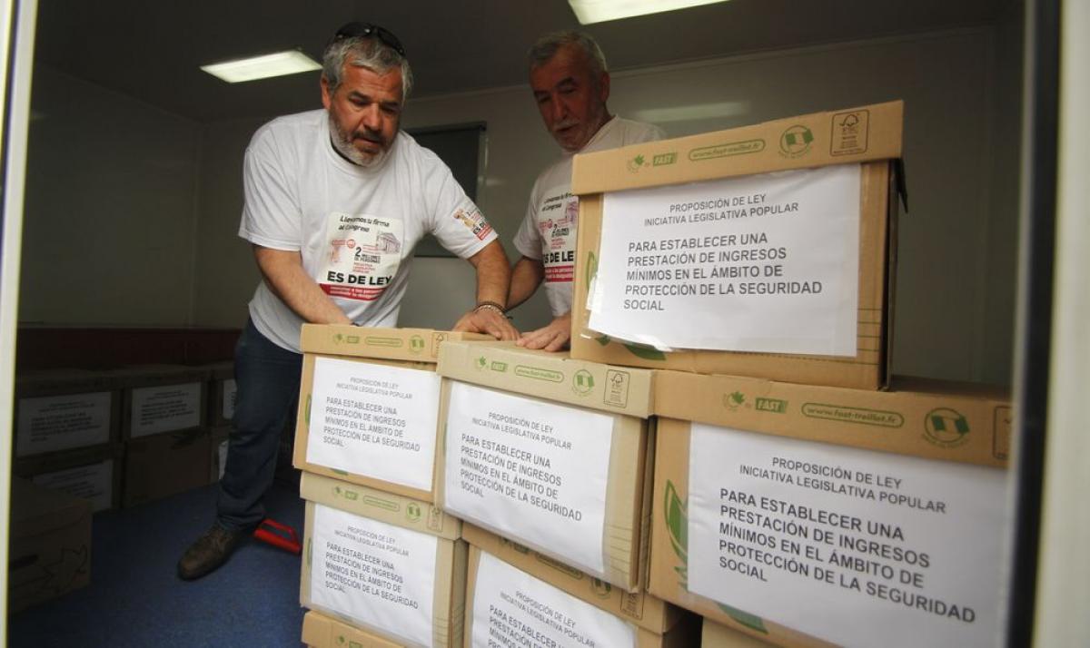 Entrega de 2 millones de firmas por una Ley de rentas mínimas en el Congreso de los Diputados