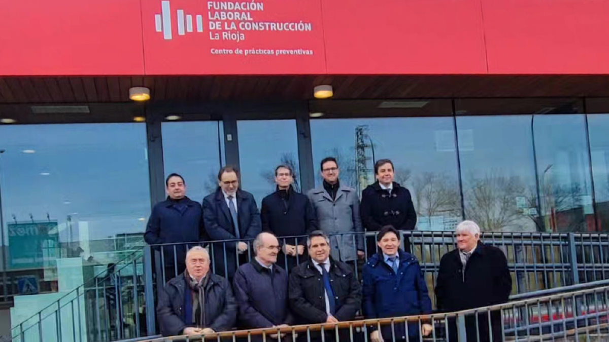 Visita del presidente del gobierno de La Rioja a las instalaciones de la FLC riojana