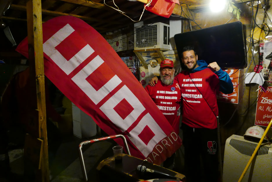 Los trabajadores de Coca Cola entran a trabajar en la fábrica tras más de un año de lucha