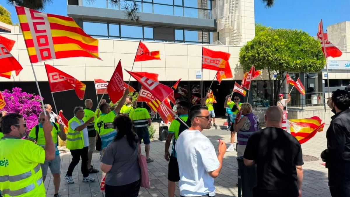 La plantilla de Urbaser se moviliza en Mercabarna ¡Por un convenio justo!