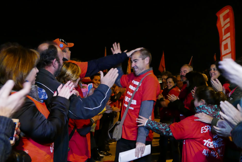 Los trabajadores de Coca Cola entran a trabajar en la fábrica tras más de un año de lucha