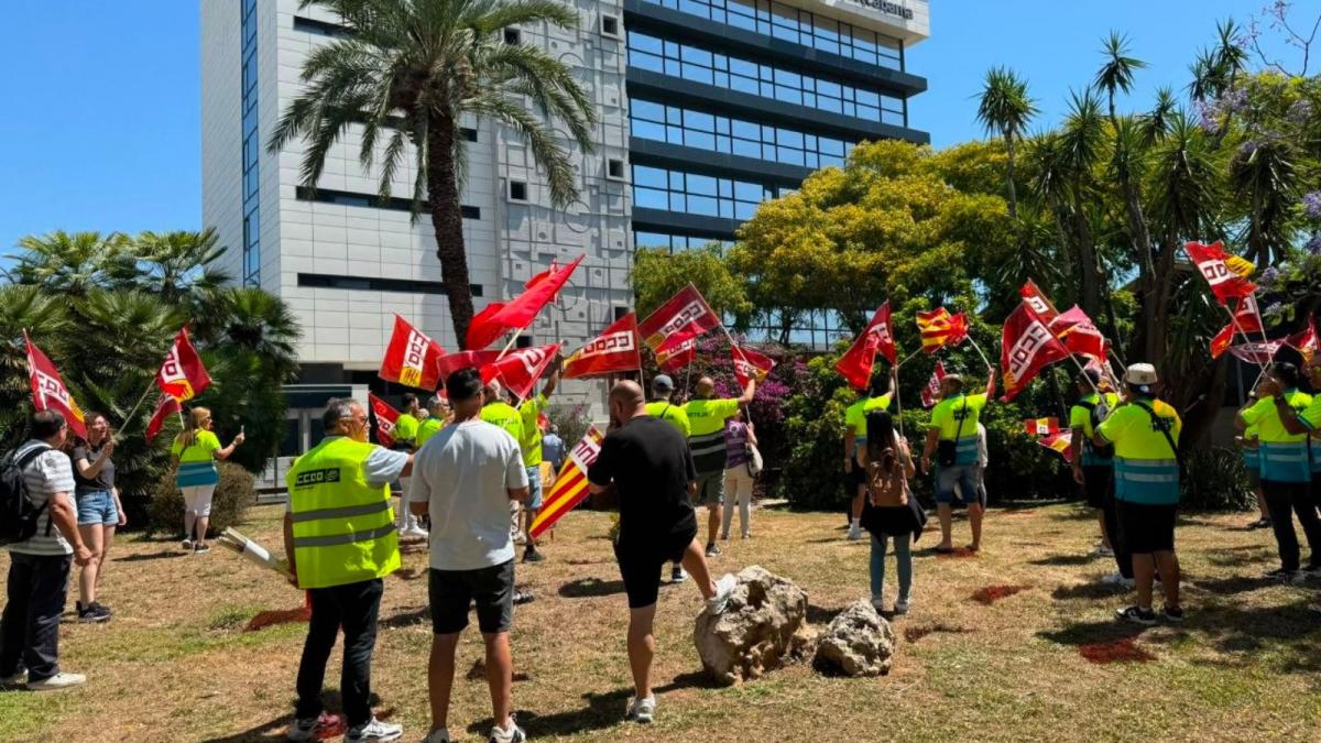 La plantilla de Urbaser se moviliza en Mercabarna ¡Por un convenio justo!