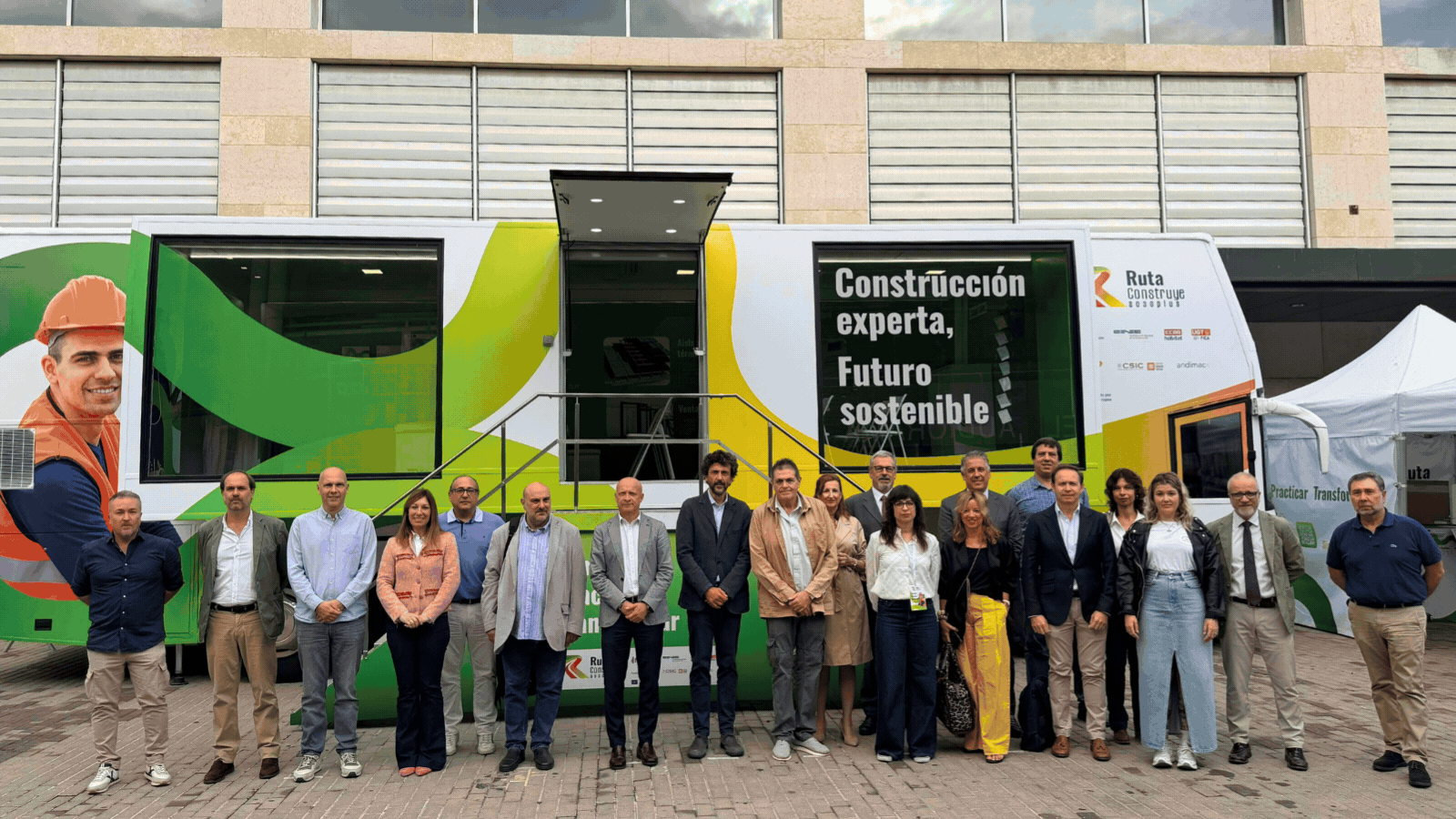 La Ruta Construye 2030plus hace escala en Zaragoza para acercar la rehabilitación energética a las trabajadoras y trabajadores de la construcción
