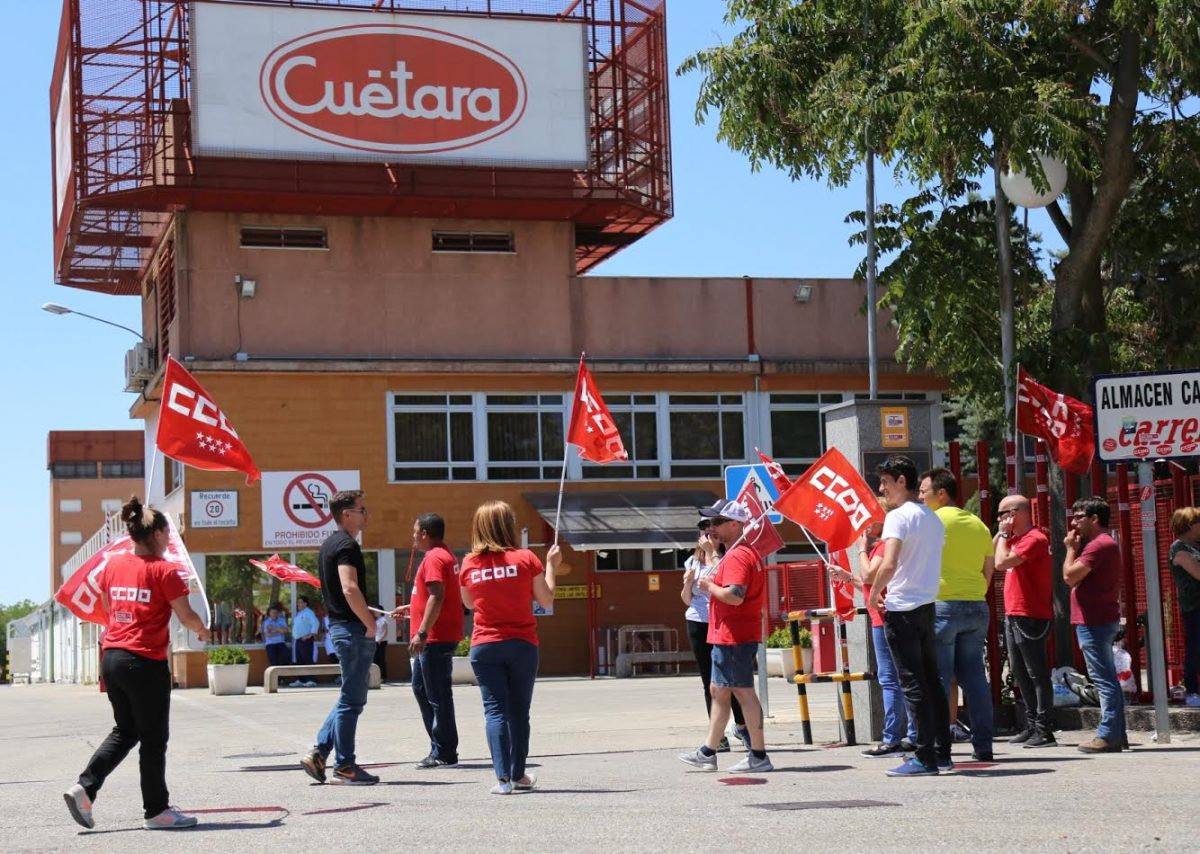 Protesta de la plantilla de Cuétara a las puertas de la fábrica