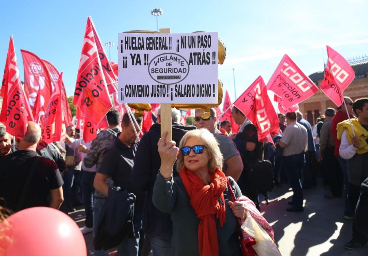 Concentración de protesta ante la actitud pasiva de la patronal ante el convenio de Seguridad Privada