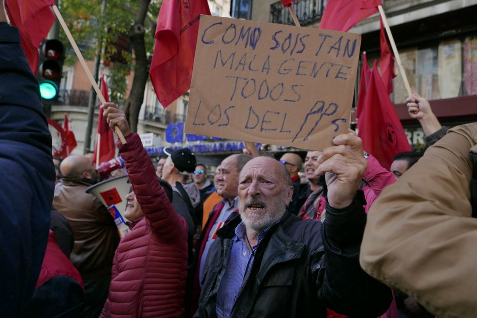 Concentración en defensa de la EMT frente a la sede del PP en Madrid