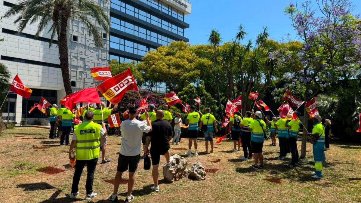 La plantilla de Urbaser se moviliza en Mercabarna ¡Por un convenio justo!