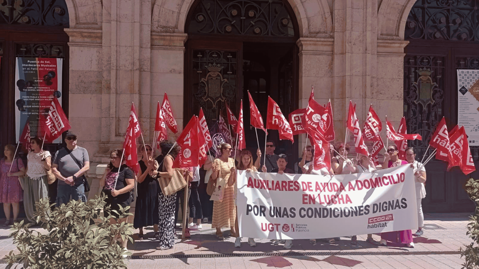 Concentración en Palencia del personal de ayuda a domicilio dependiente de la Diputación