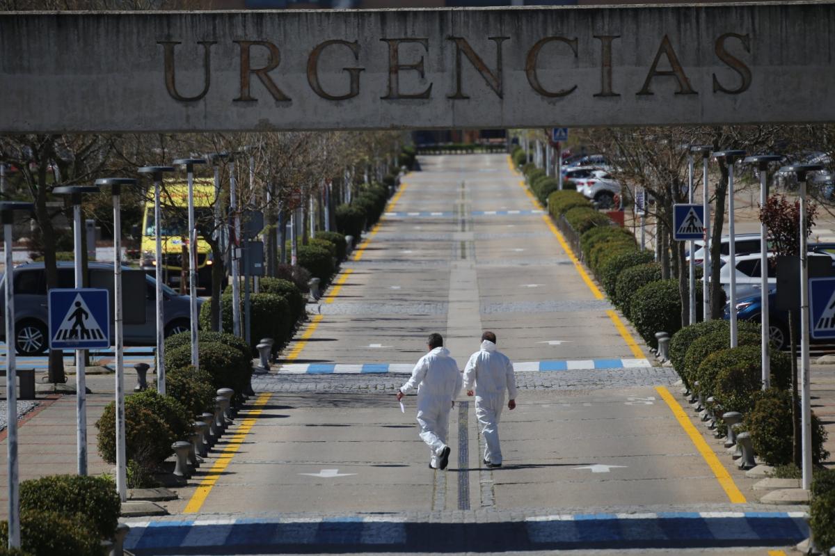 El SERMAS afronta su segundo mes de pandemia con un incremento del 50% de camas UCI / hospitalización y las plantillas diezmadas