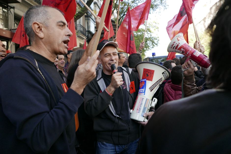Concentración en defensa de la EMT frente a la sede del PP en Madrid