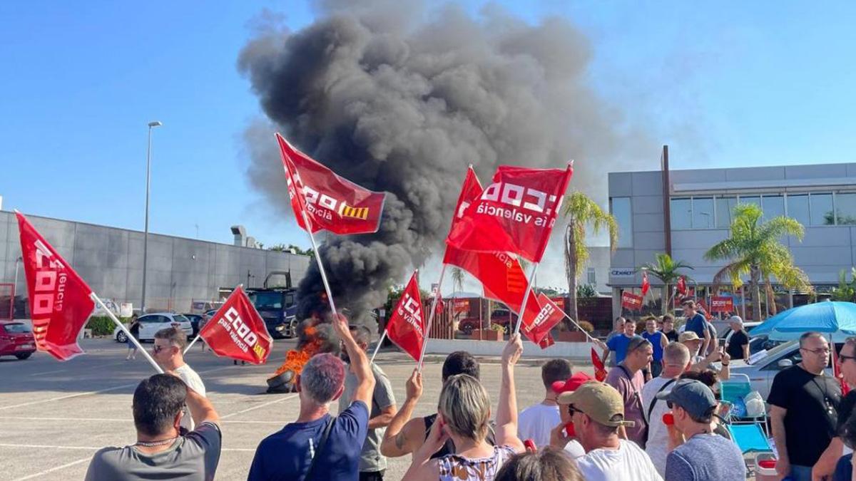 La plantilla dObeikan MDF rebutja per mplia majoria el preacord proposat per lempresa i mant la vaga indefinida