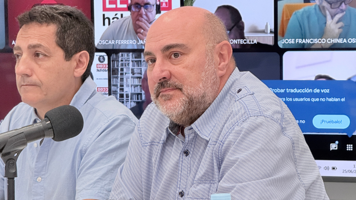 Preside la mesa Pablo del Castillo, secretario general de CCOO del Hábitat de Aragón