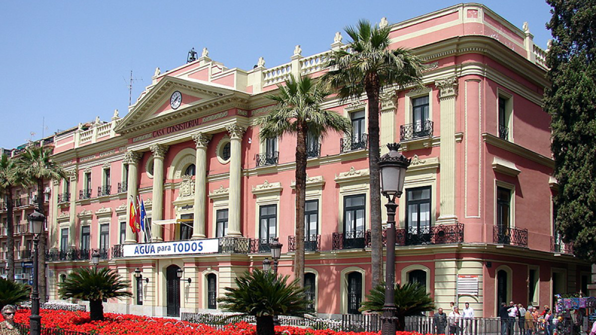Los colegios en marcha y el ayuntamiento de Murcia aún no ha desarrollado un plan para la limpieza escolar