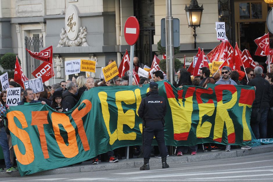 Concentración contra la LOMCE y las reformas educativas