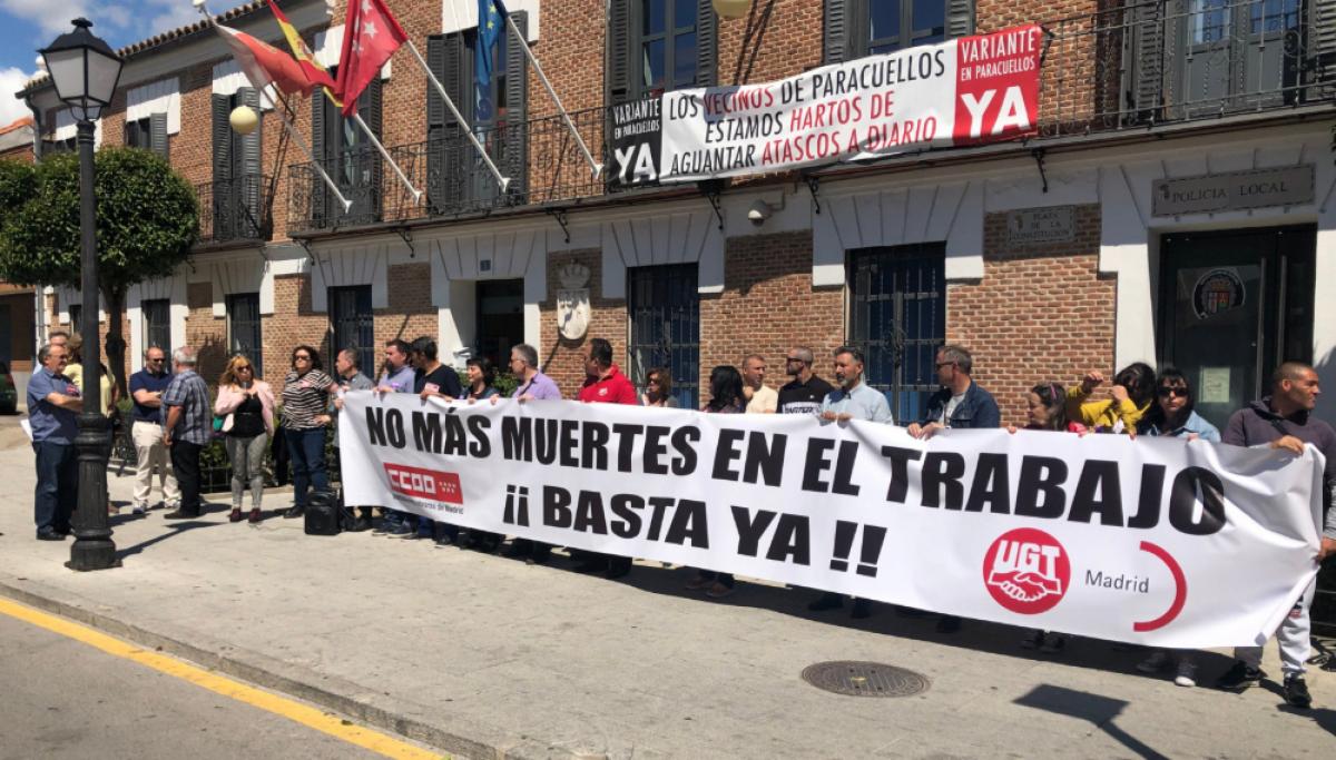 Concentración por la muerte de un trabajador en aacidente laboral en Paracuellos del Jarama