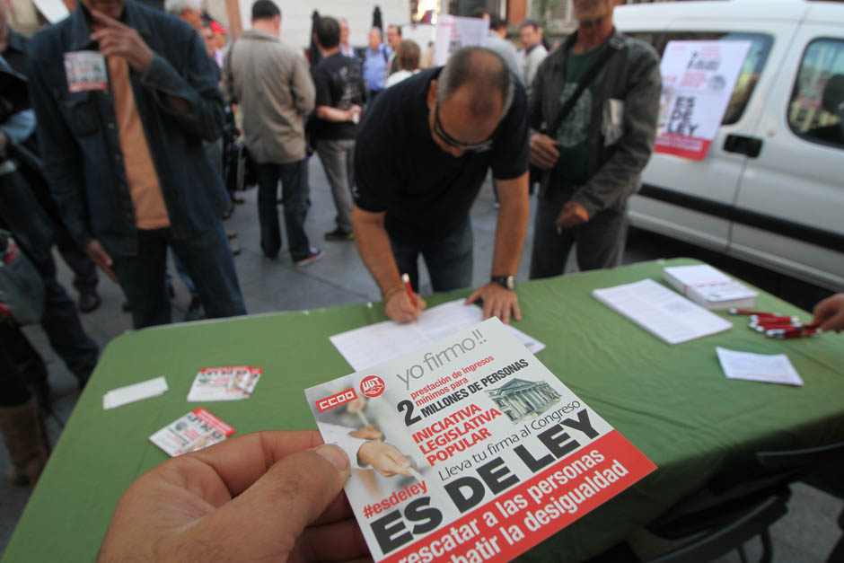 Inico recogida de firmas ILP Renta Mínima #EsDeLey