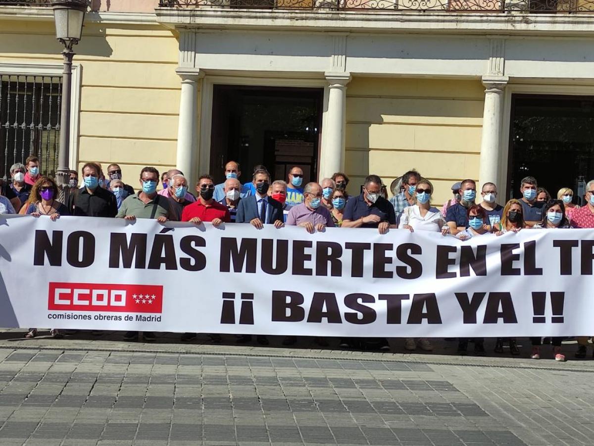 Concentración por el accidente laboral que costó la vida a un trabajador en Alcalá de Henares