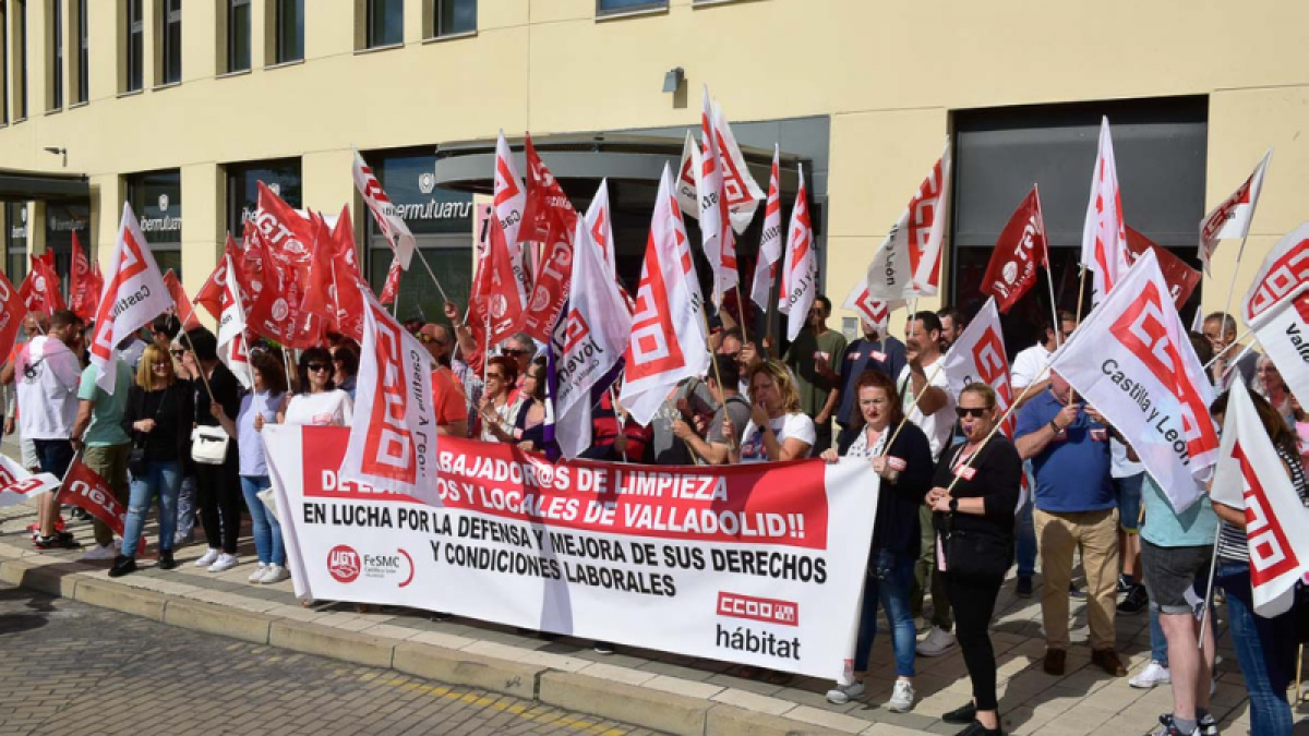 Manifestación en defensa del convenio de Limpieza de Edificios y Locales de la provincia de Valladolid