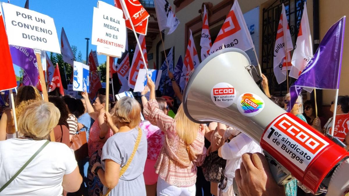 Concentración en Burgos del personal de limpieza de edificios y locales previa a la negociación del convenio