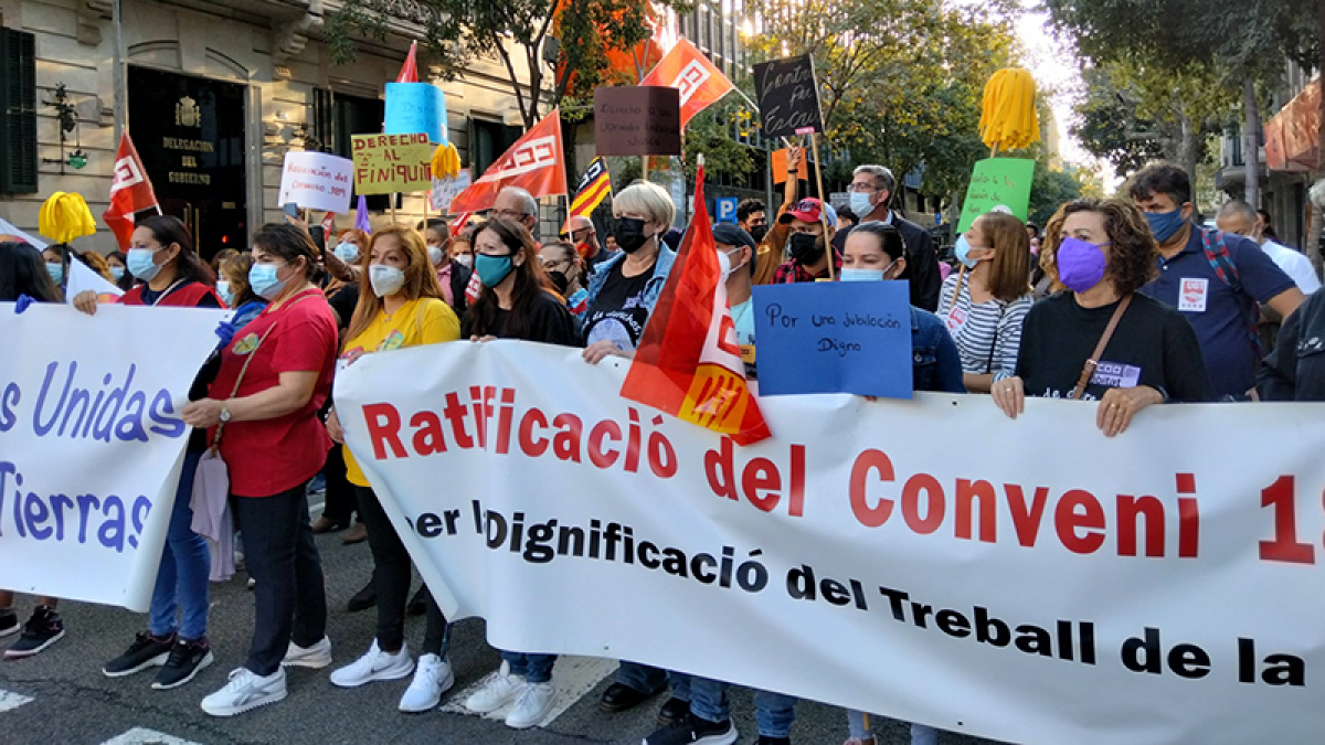 Concentración Trabajadoras del Hogar y Cuidados 17 de octubre Barcelona