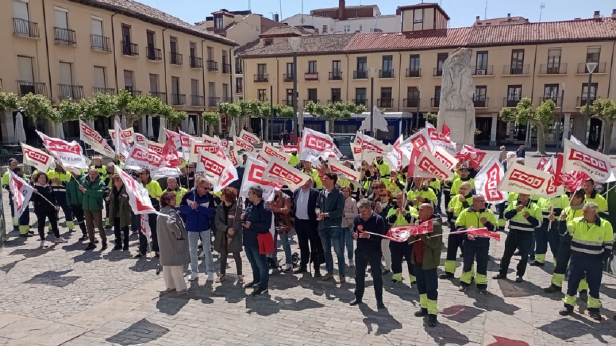 Concentración de la plantilla de Limpieza Viaria y recogida de RSU de Urbaser de Palencia