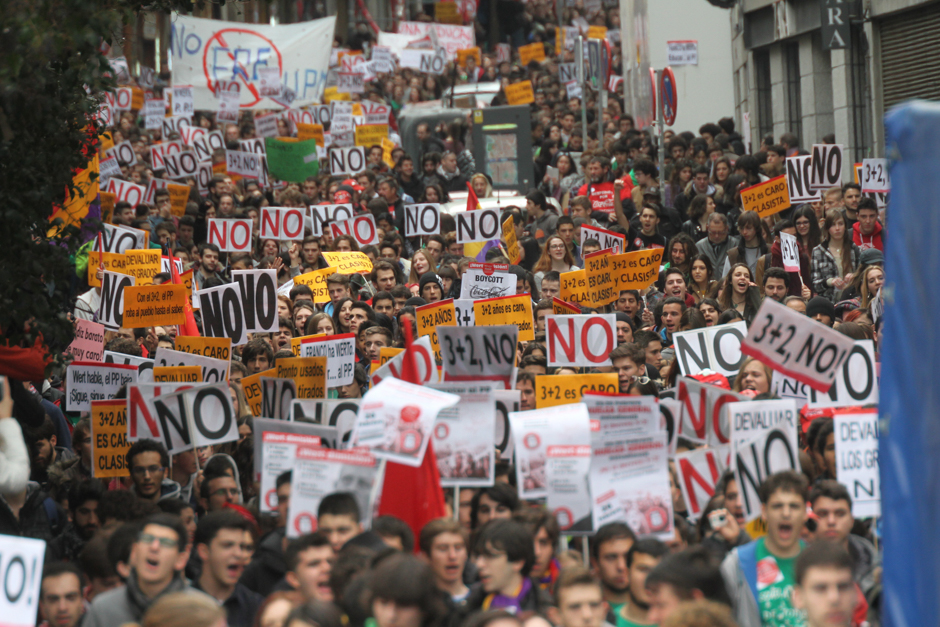 Manifestación de estudiantes contra la reforma de grados universitarios, Madrid #Noal3mas2